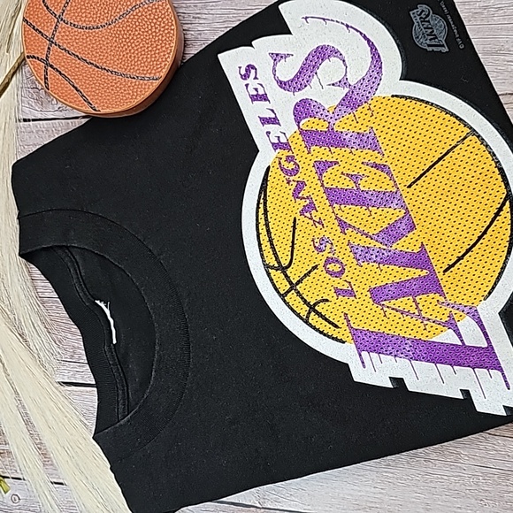 Los Angeles Lakers Other - LOS ANGELES LAKERS BLACK SHORT SLEEVE PULLOVER TEE